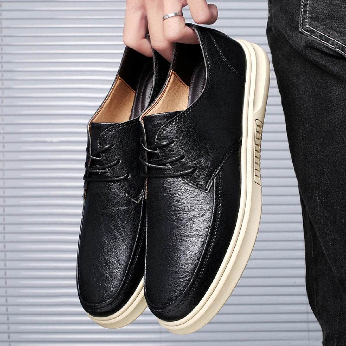 The Alderwood Men’s Comfortable Leather Look Lace Up Sneakers