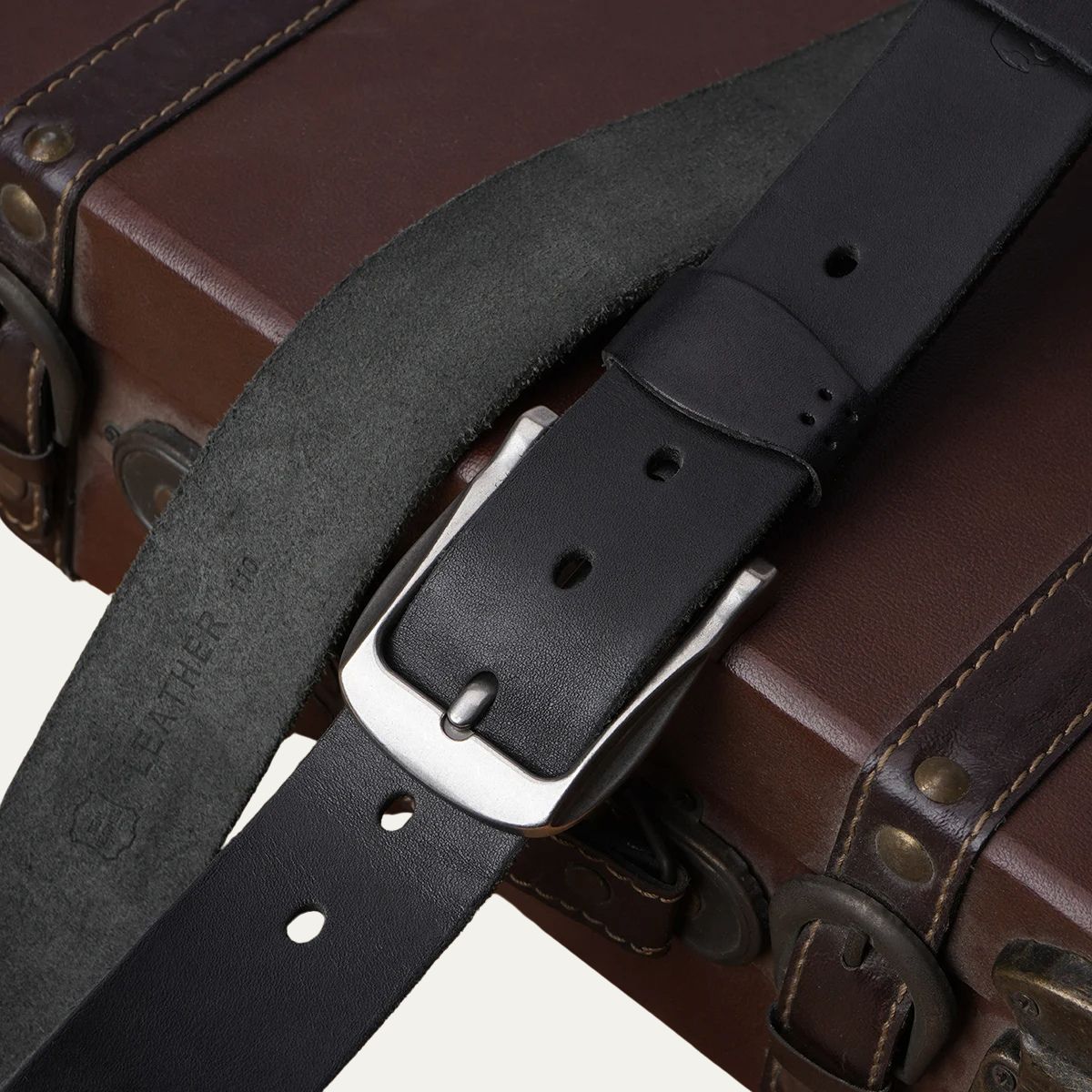 The Farnham Belt – Classic Cowhide Leather, Hand-Finished
